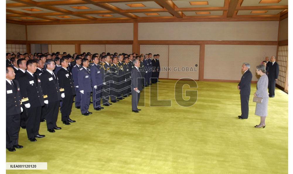 Emperor, empress meet with SDF personnel