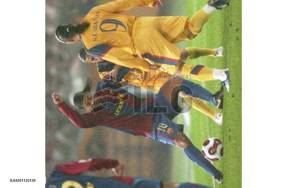 Barcelona beat Club America