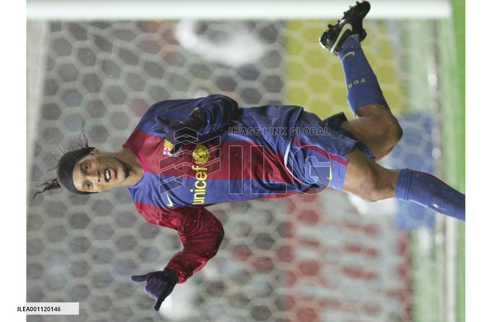 Barcelona beat Club America