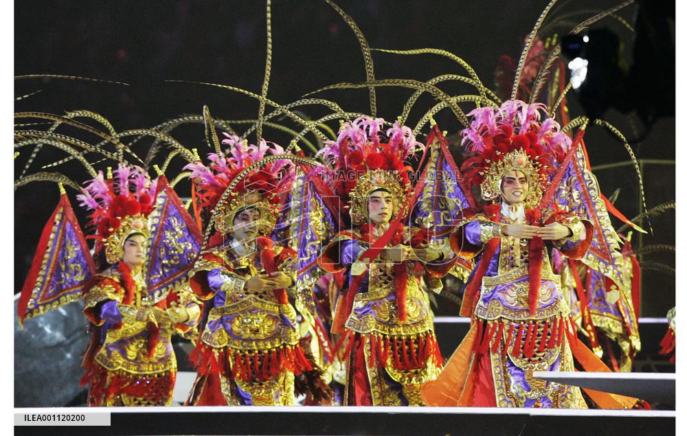 Qatar stages 'Arabian Nights' spectacle to end Asian Games