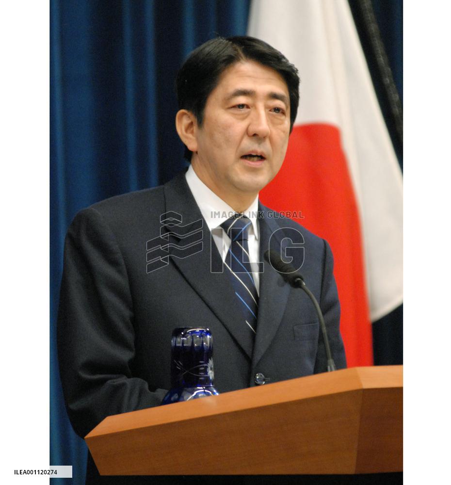 Abe says will aim to realize Constitution revision during premiership