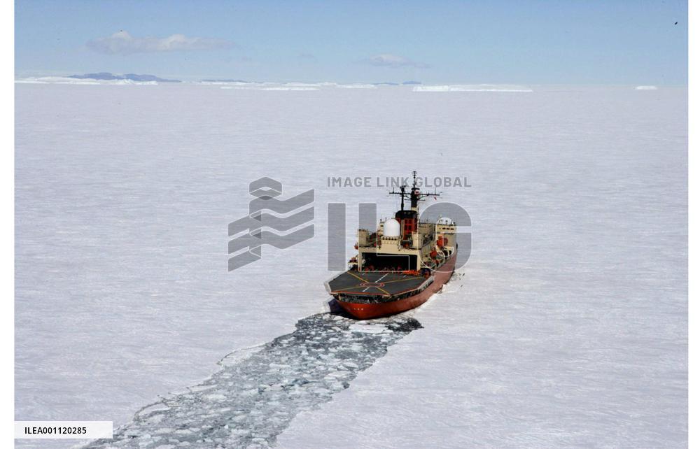 Japan's 48th Antarctic expedition arrives at Showa Base