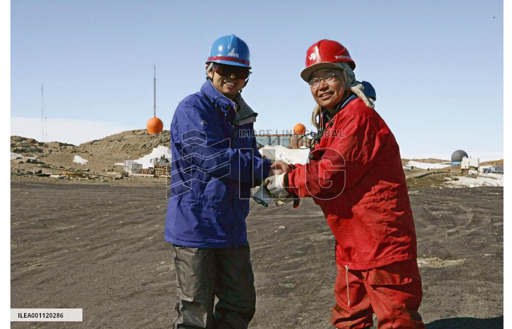 Japan's 48th Antarctic expedition arrives at Showa Base