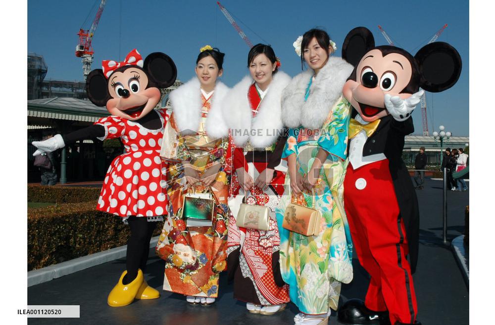 Japan fetes new adults, ratio of 20-yr-olds hits record low 1%
