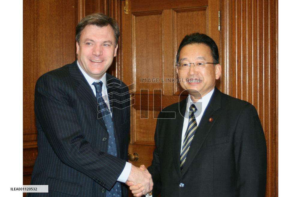 Japan minister eyes int'l financial district like London's City