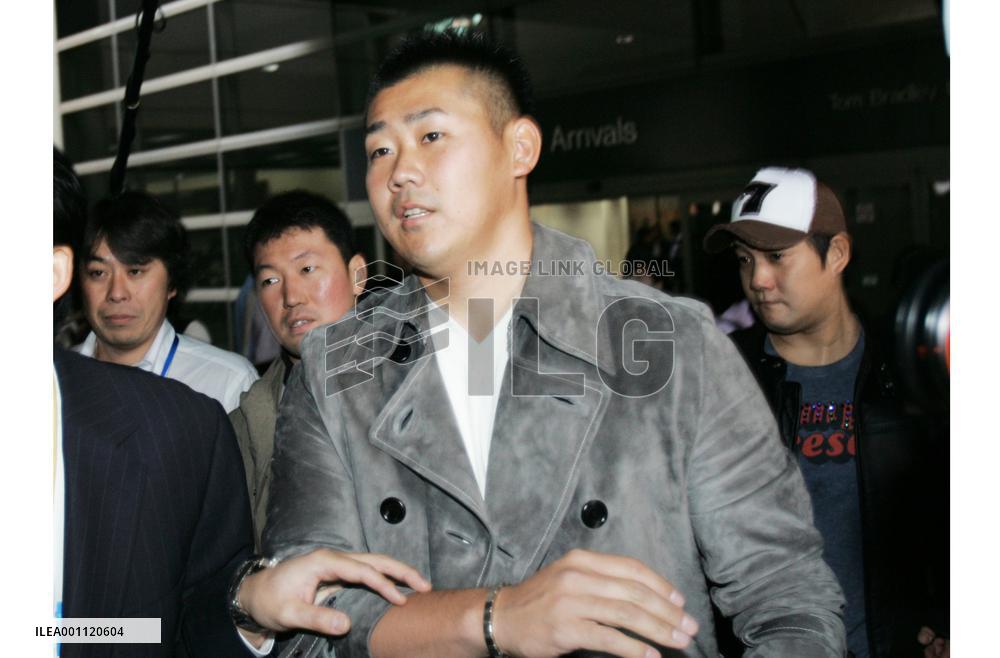 Matsuzaka arrives in U.S.