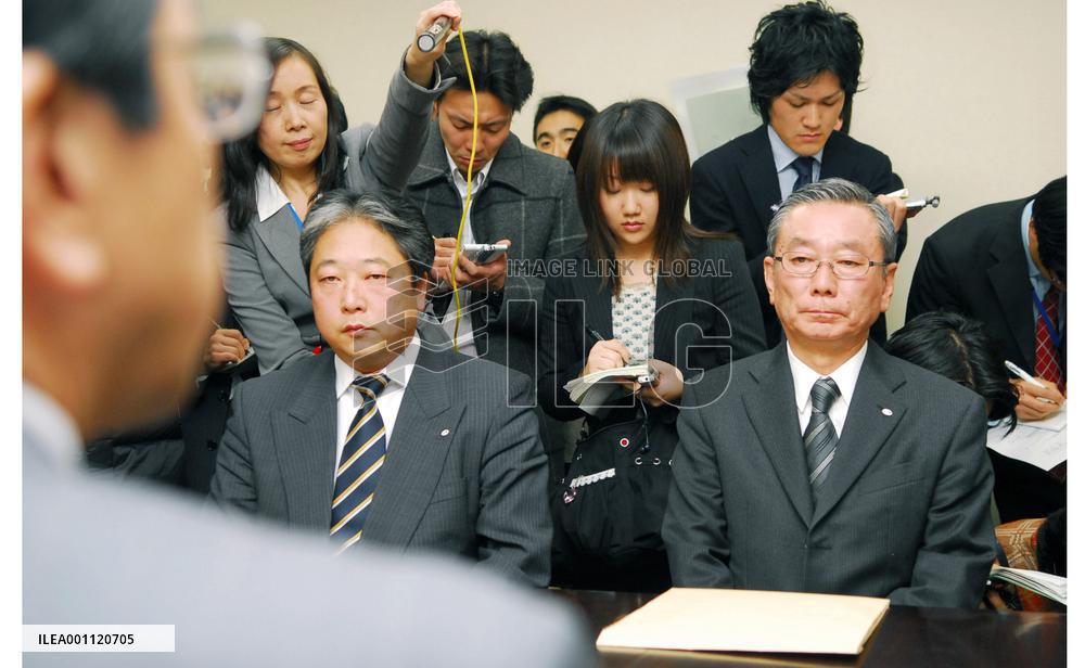 Gov't rebukes Fujiya for using old ingredients, not providing data