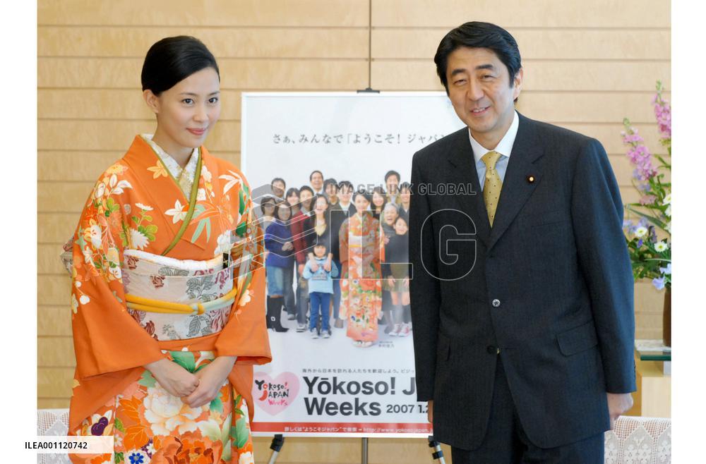 Abe is all smiles posing with actress Yoshino Kimura