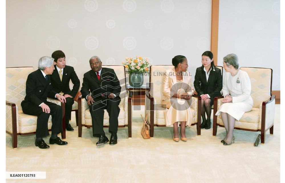 Mozambican president meets with emperor