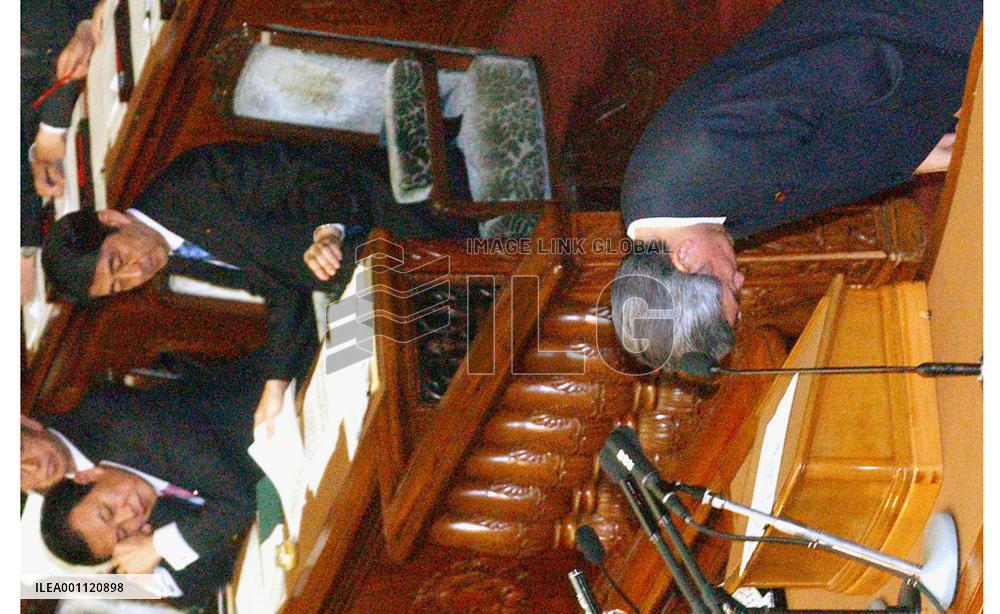 Health minister apologizes over his gaffe