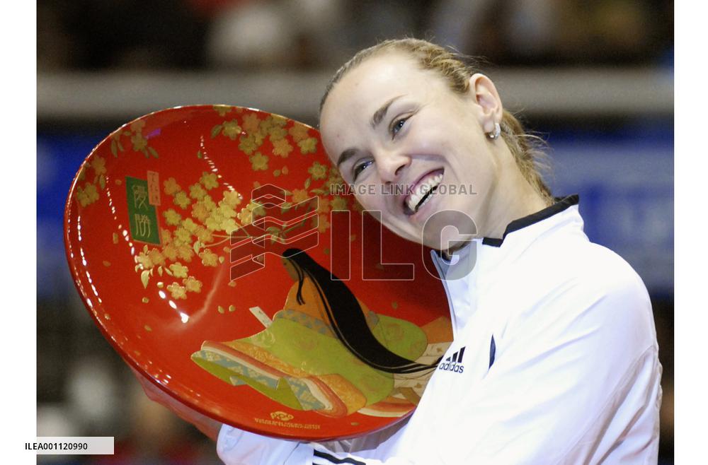 Hingis wins record 5th Pan Pacific Open title