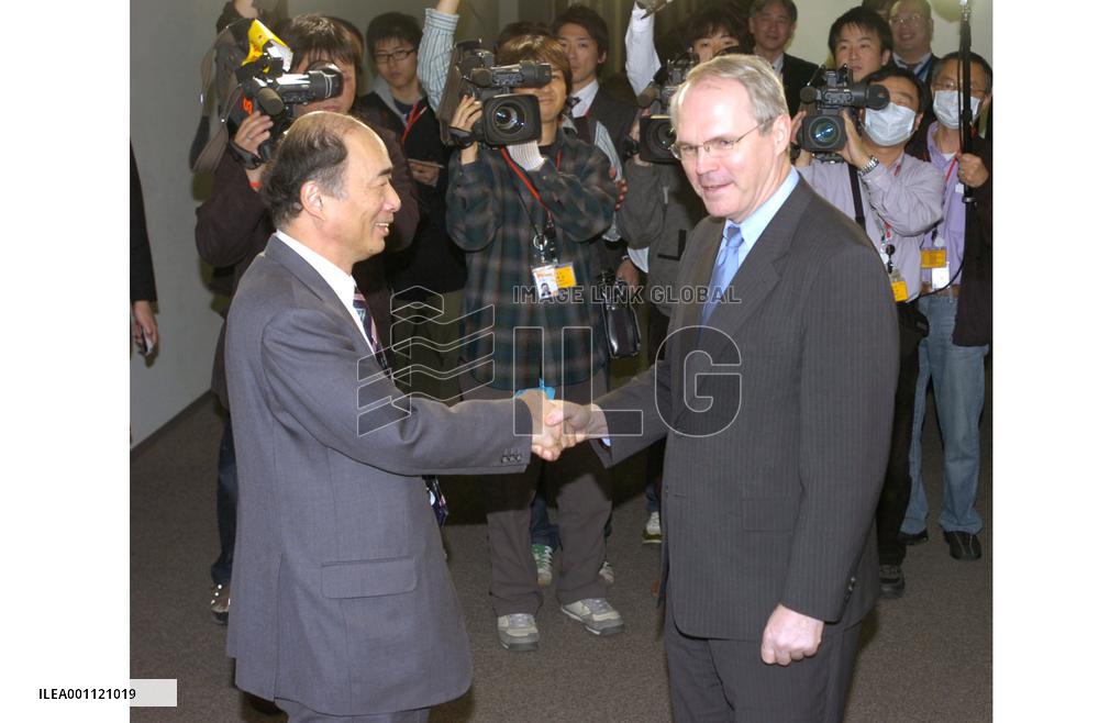 Hill meets with Japanese counterpart Sasae