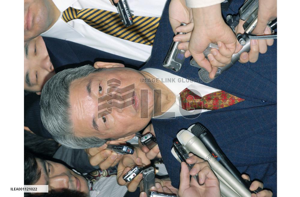 Yanagisawa draws flak again, saying 'healthy' people have 2 kids