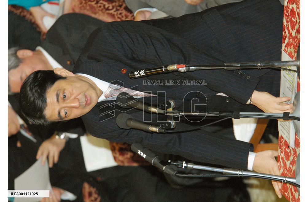 Abe rejects Diet calls for Yanagisawa's resignation