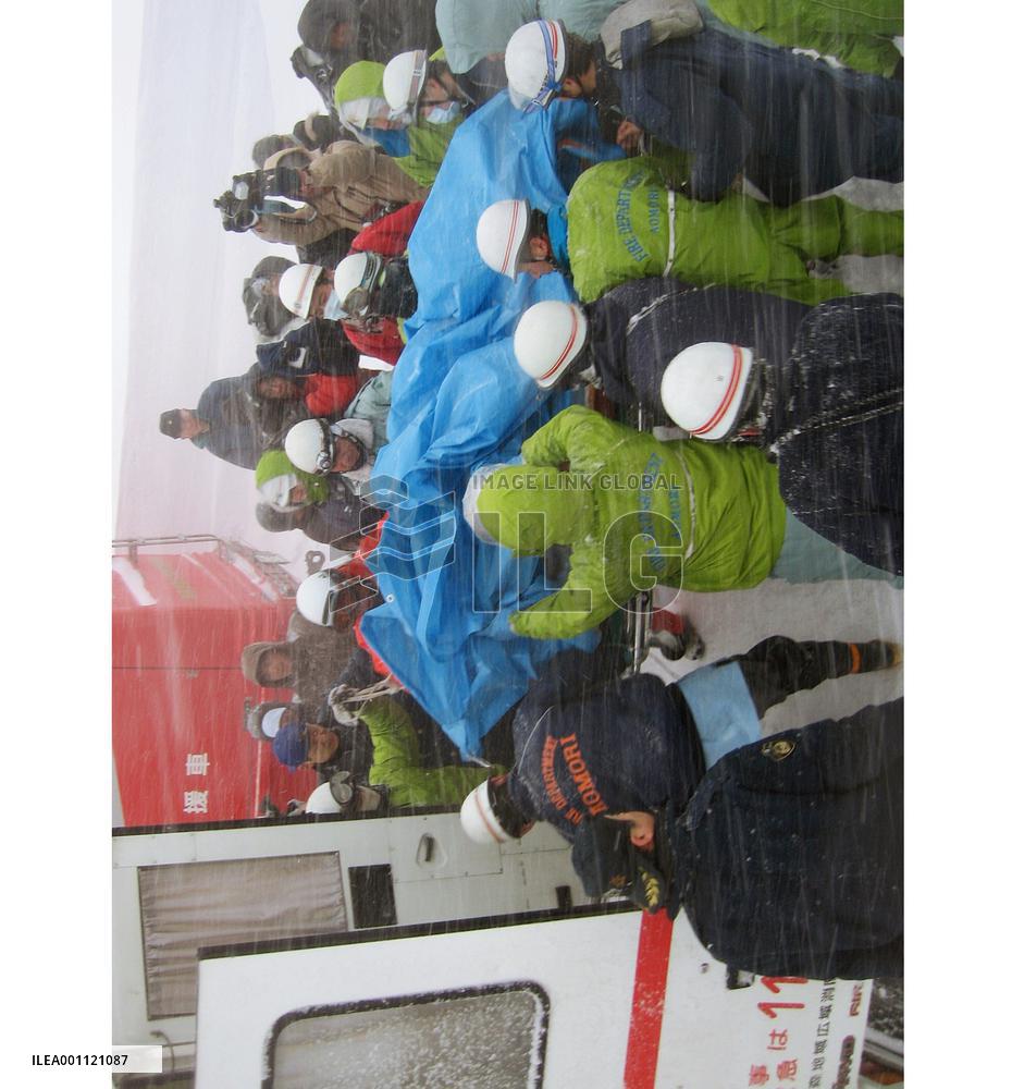 Avalanche kills 2 skiers, injures 7 in Aomori