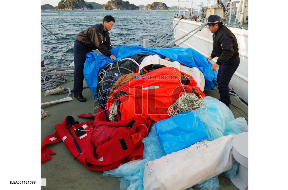 1 body, another crewman found after sinking of freighter