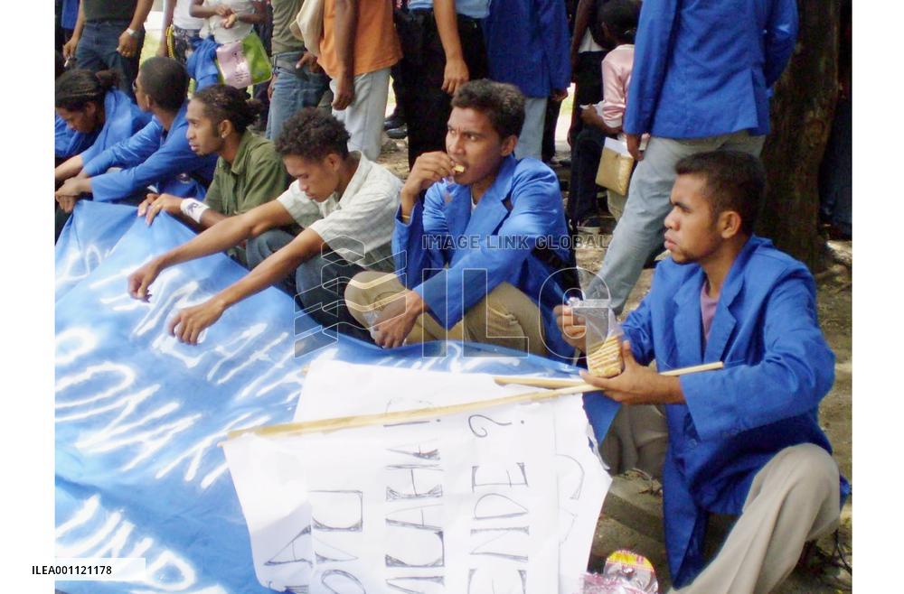 East Timorese protest against severe food shortage