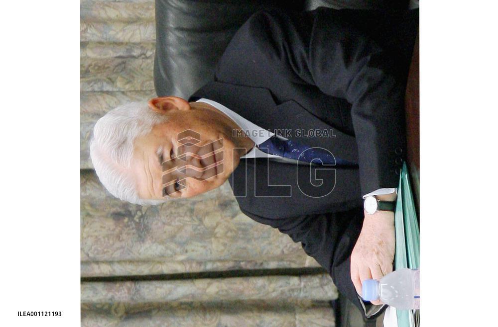 BOJ policymakers hold meeting