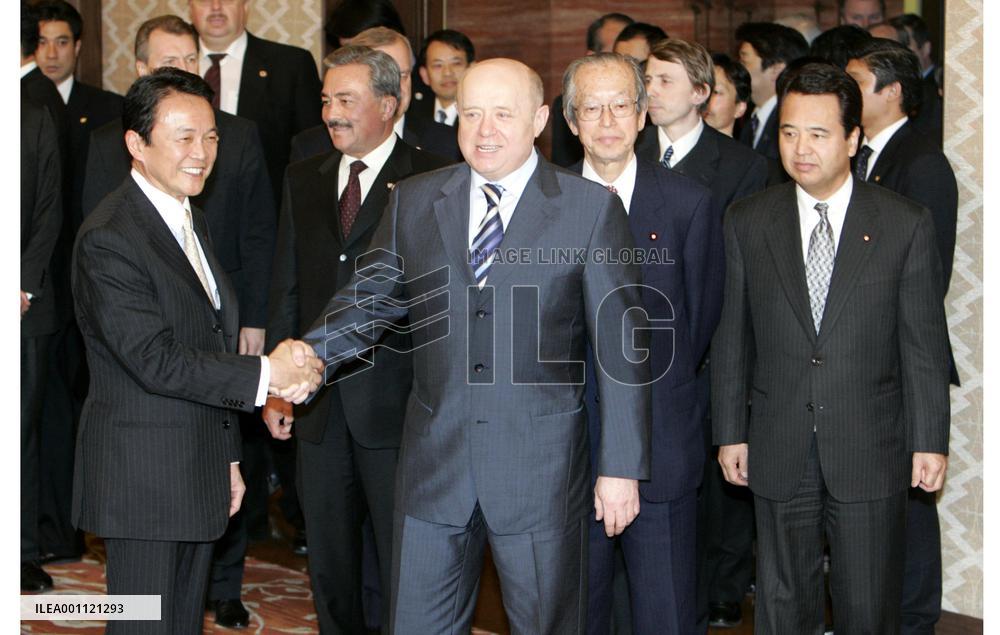 Japan, Russia hold talks on high-capacity data link