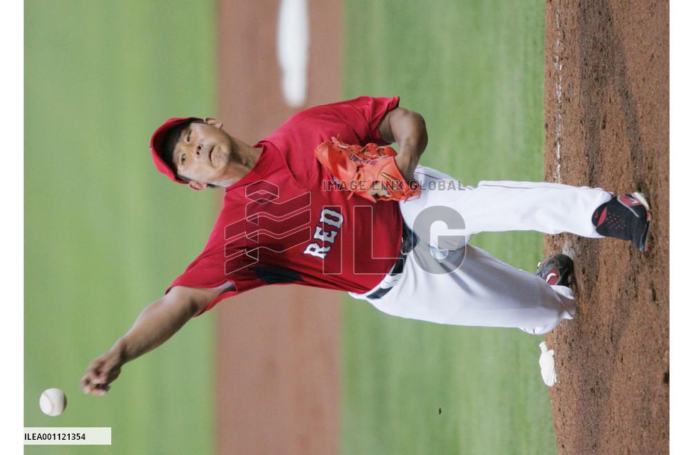 Matsuzaka picks up win in 1st spring season outing