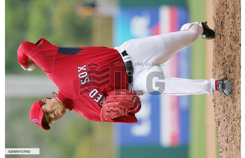 Okajima pitches one scoreless inning