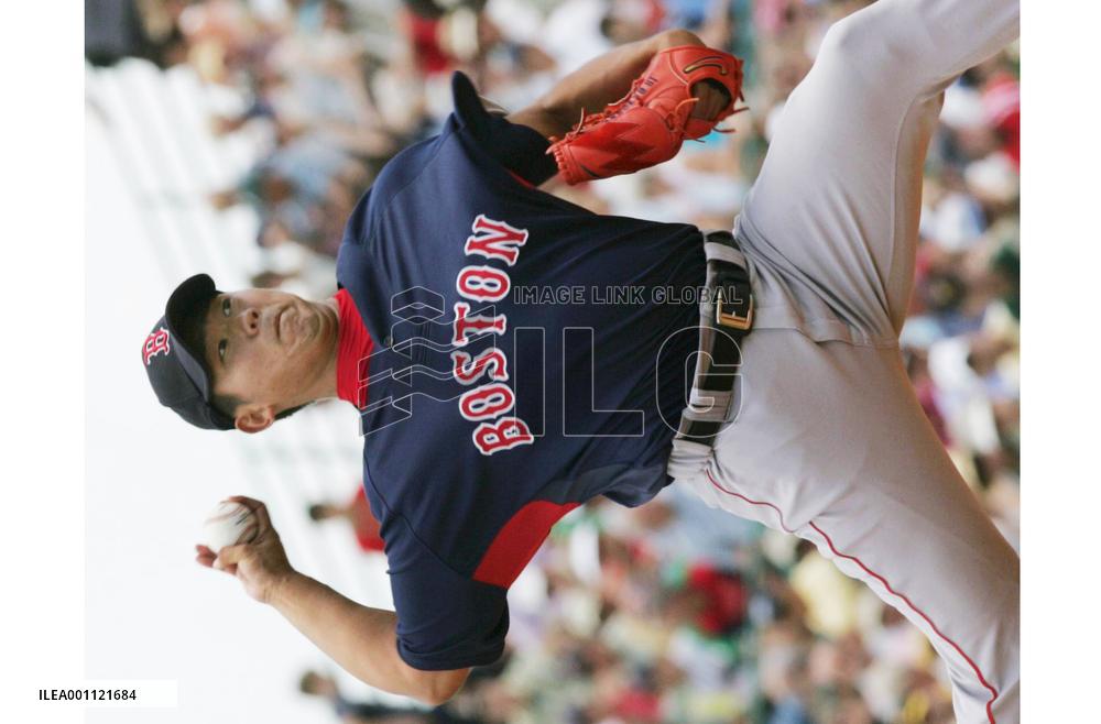 Matsuzaka strong in spring training game