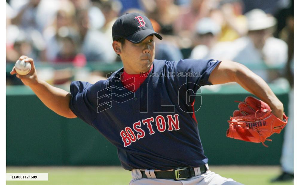 Matsuzaka strong in spring training game