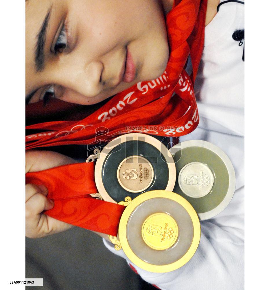 China unveils medals for 2008 Olympic Games