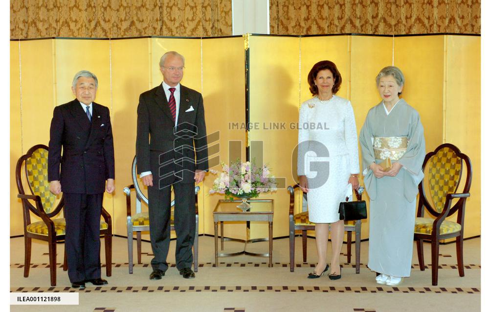 Emperor, empress bid farewell to Swedish royal visitors