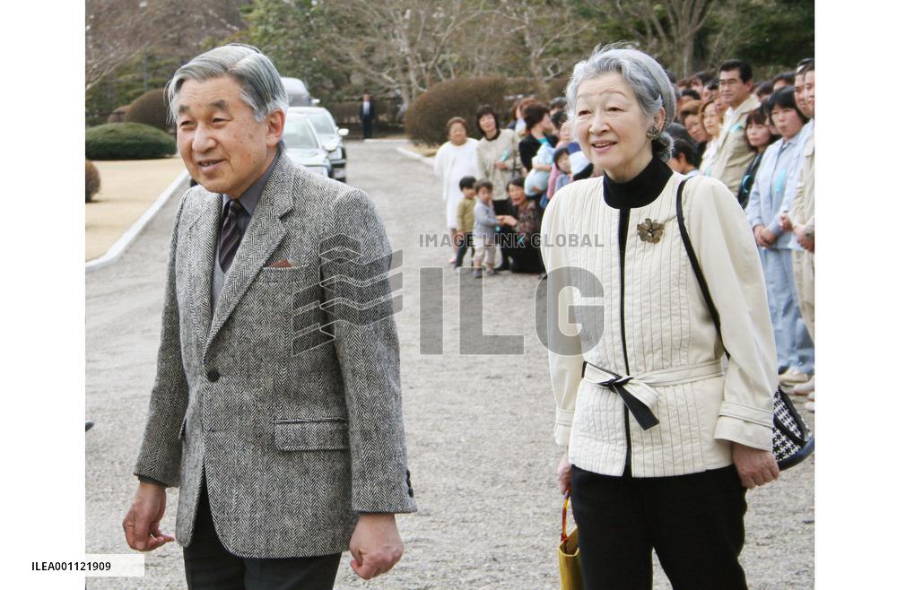 Emperor, empress arrive at ranch to take rest