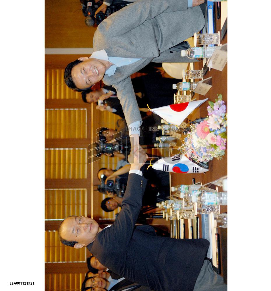 Japanese, S. Korean foreign ministers hold talks in Jeju