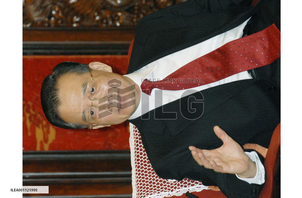 China's Wen on mission to cement improvement in ties with Japan