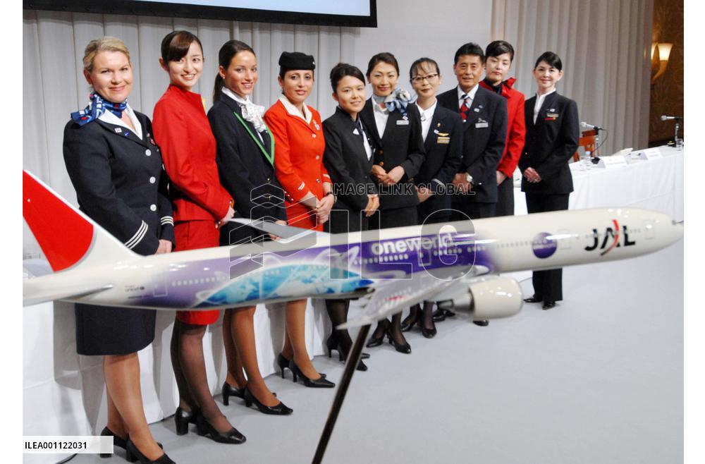 Airline alliances shape up for battle to woo travelers