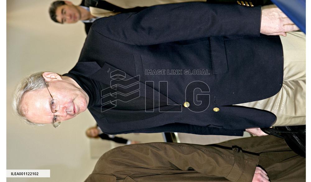 Hill in Japan to prepare for next round of 6-party talks