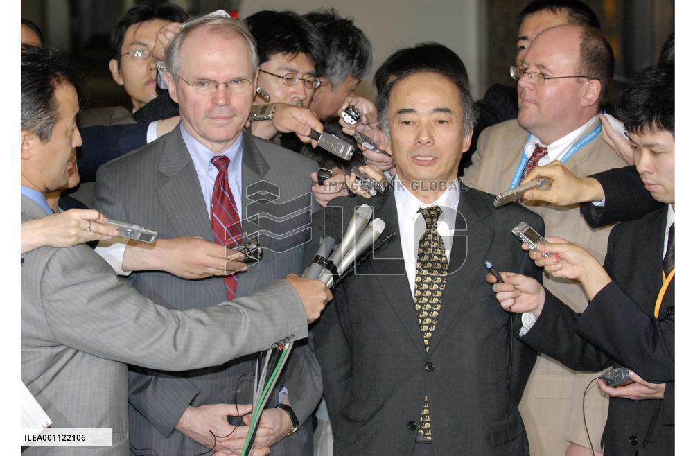 Hill, Sasae hold talks to prepare for next round of 6-party talks