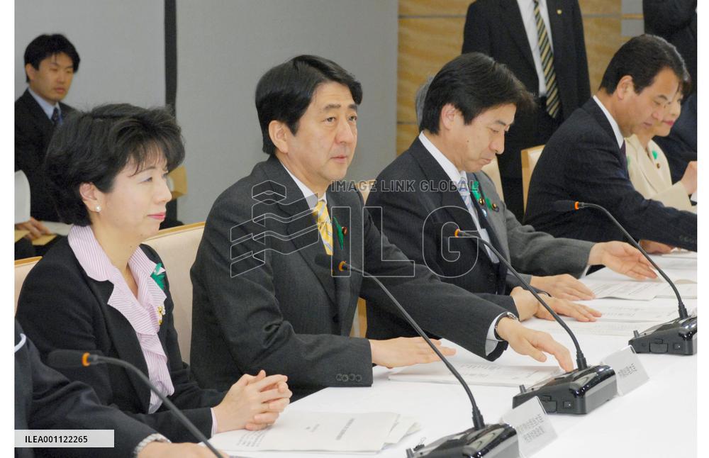 Gov't remains upbeat on economy, but notes weak output