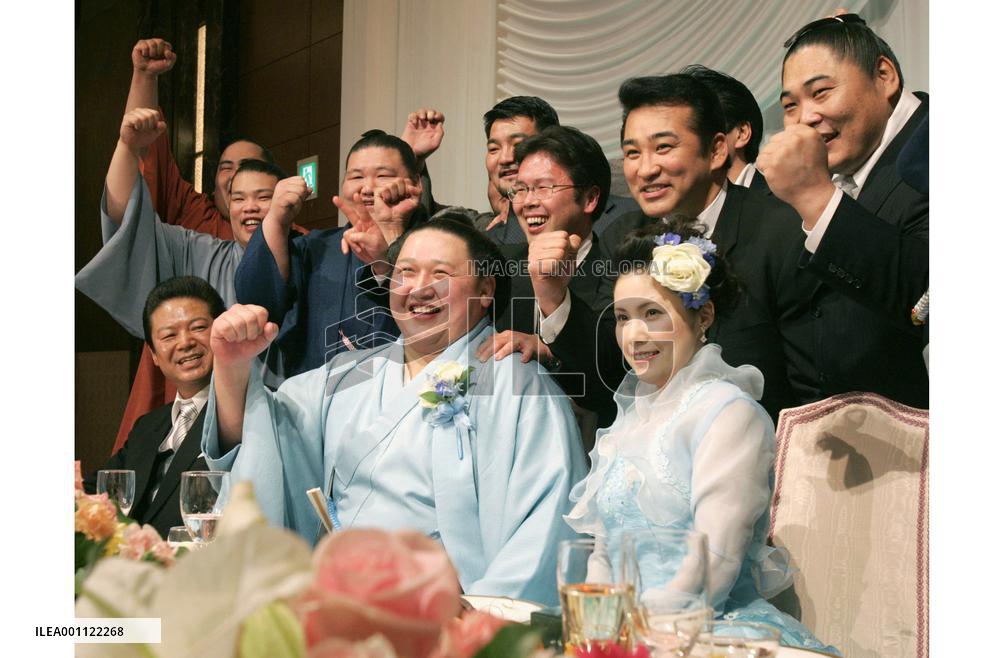 Mongolian sumo wrestler changes nationality for his dream