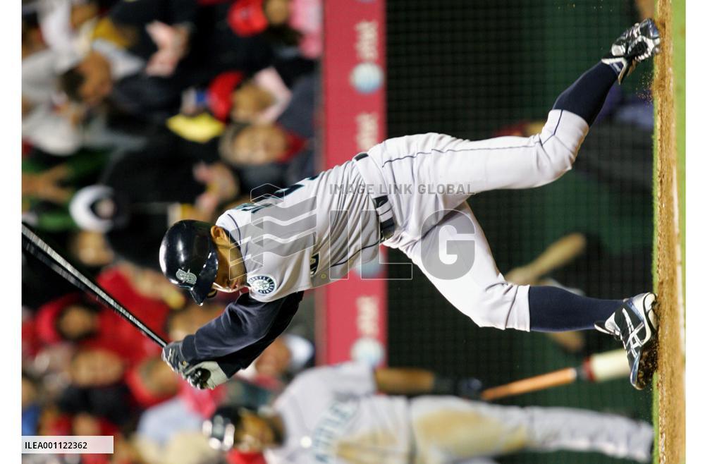 Mariners' Ichiro goes 1-for-4 against Angeles