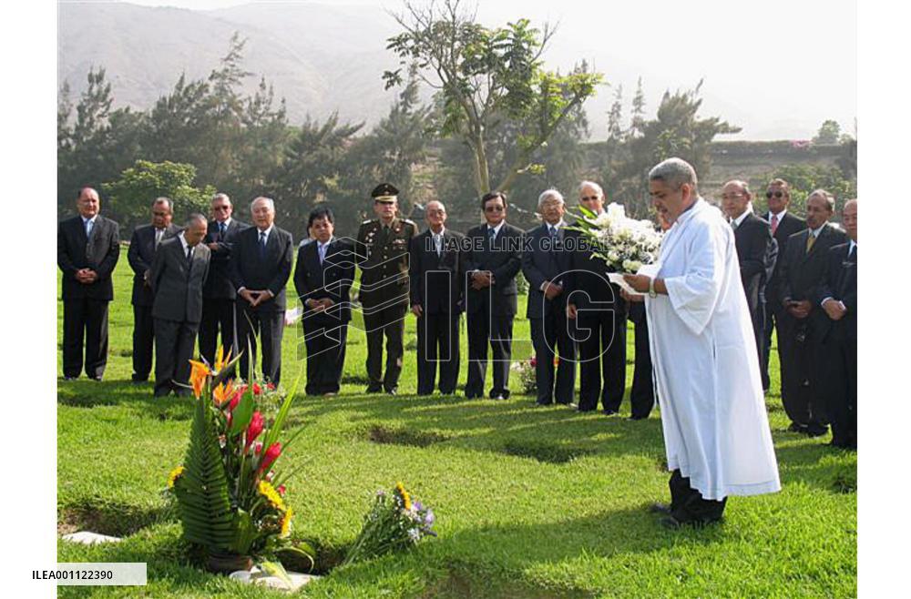 Former hostages in Lima incident visit victims' tombs