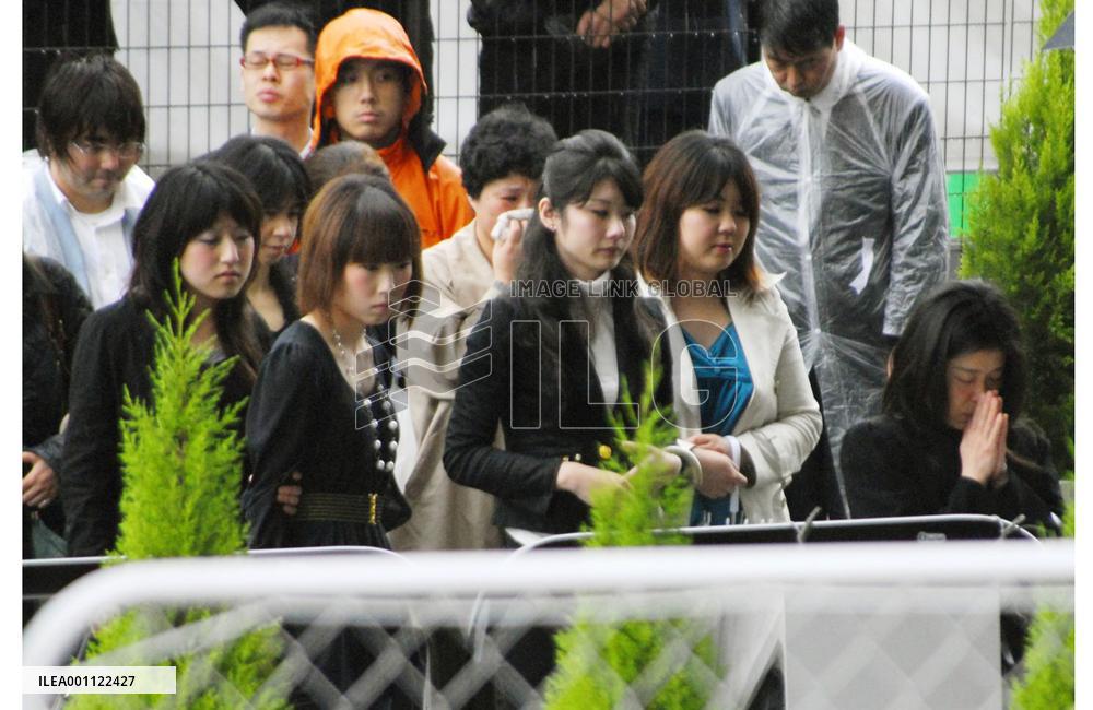 Kin mark 2nd anniversary of JR West train disaster