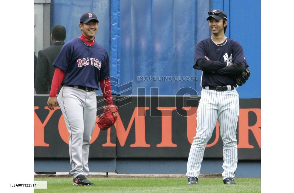 Matsuzaka chats with Igawa