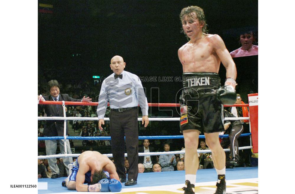 Honmo stopped by Valero in WBA super featherweight title match