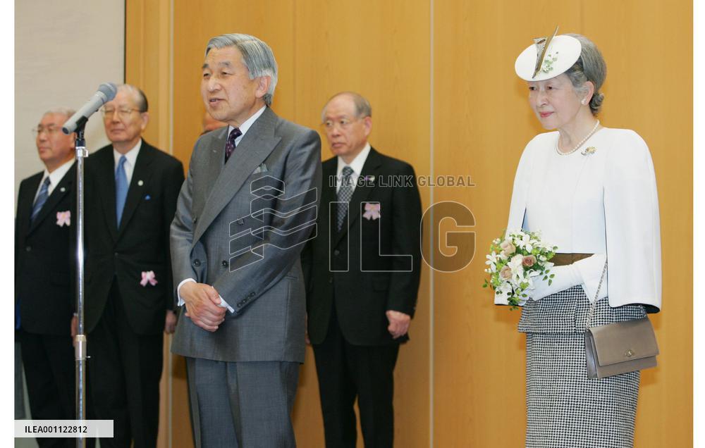 Emperor, empress leave for 10-day, 5-nation Europe tour