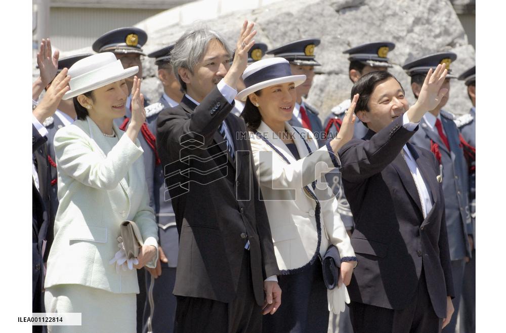 Emperor, empress leave for 10-day, 5-nation Europe tour
