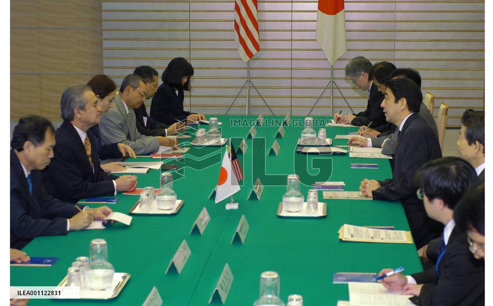 Abe says he will visit Malaysia in August