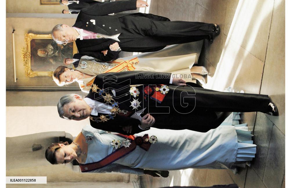 Emperor, empress attend anniversary events of Linnaeus' birth