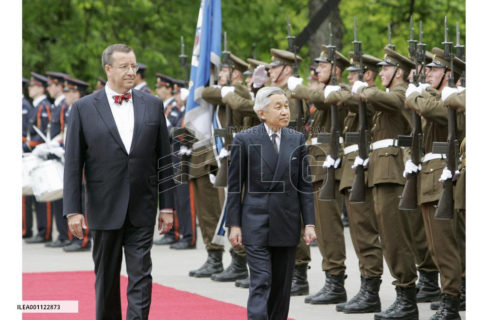 Japanese emperor, empress arrive in Estonia
