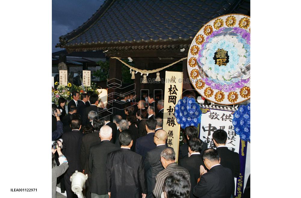 Wake for ex-farm minister Matsuoka held in hometown