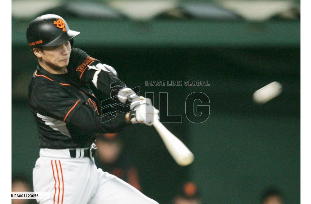 Yomiuri's Nioka marks 1,000th career hits