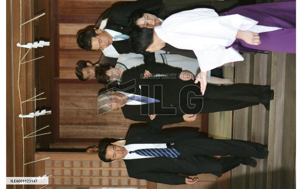 Former Taiwan leader Lee Teng-hui visits war-linked Yasukuni Shrine